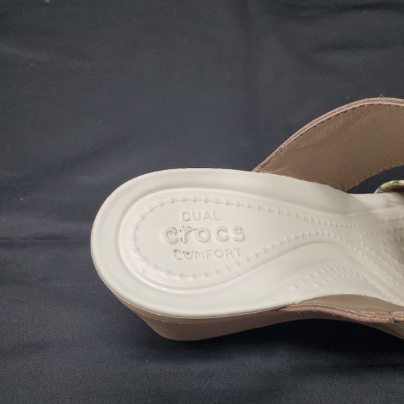 CROCS Leigh II graphic wedge women's sandals size 7 - Picture 4 of 7